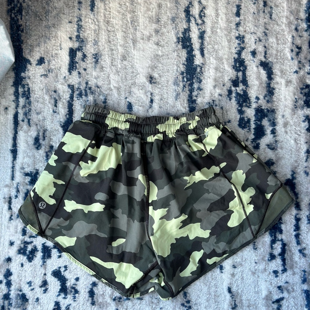 Lululemon Hotty Hot Low Rise Short 4"